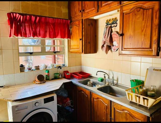 3 BEDROOM HOUSE FOR SALE IN MONTCLAIR